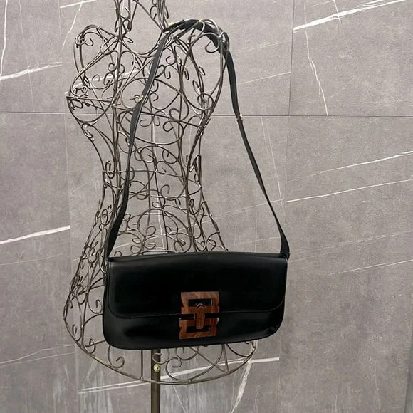 Salvatore Ferragamo Gancini wood logo shoulder bag. Black leather with wood logo - Picture 3 of 17